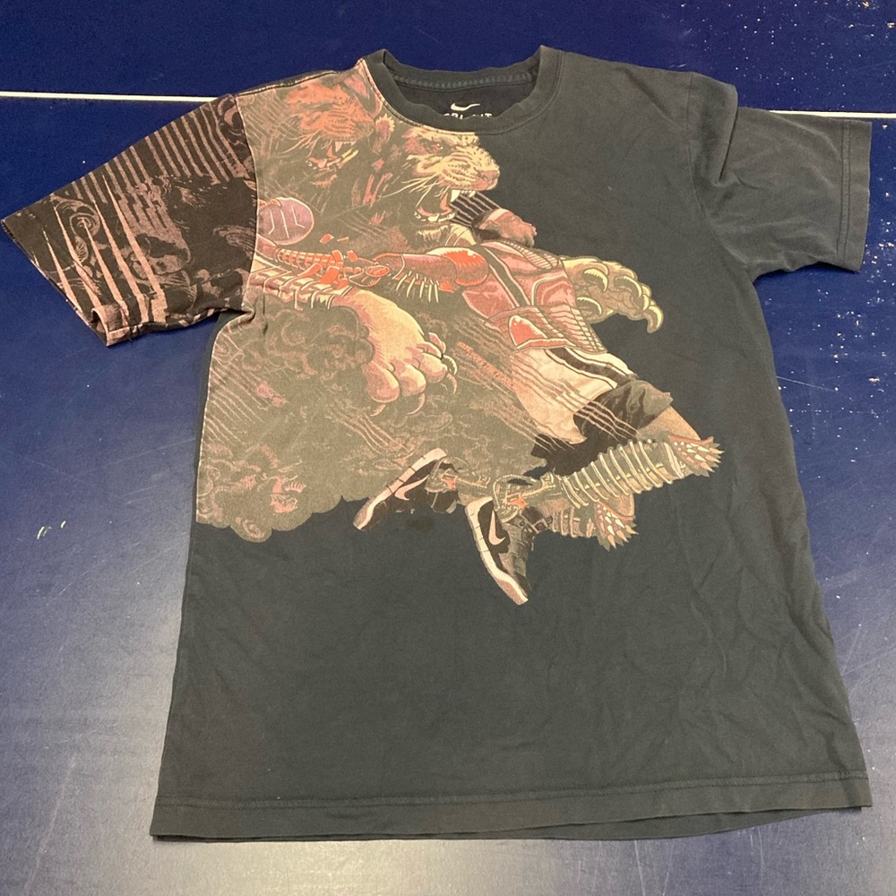 Nike DRI-FIT LeBron James Graphic T-Shirt